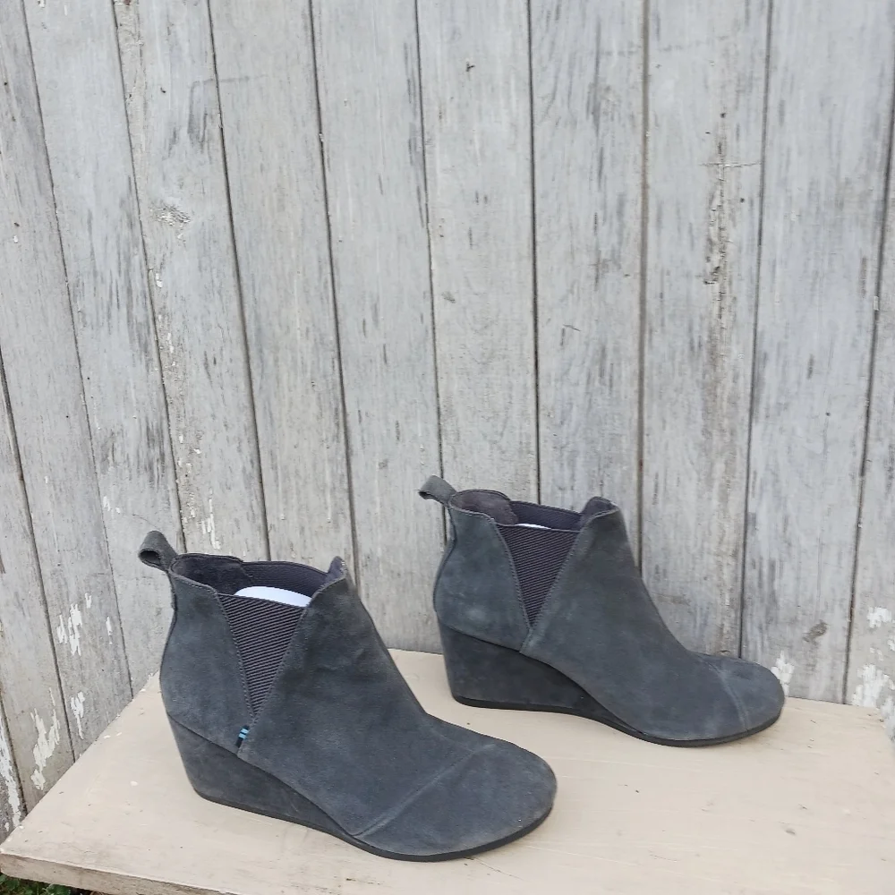 TOMS‎ Kelsey Wedge  Grey Suede Bootie Ankle Boot Women's Size 12